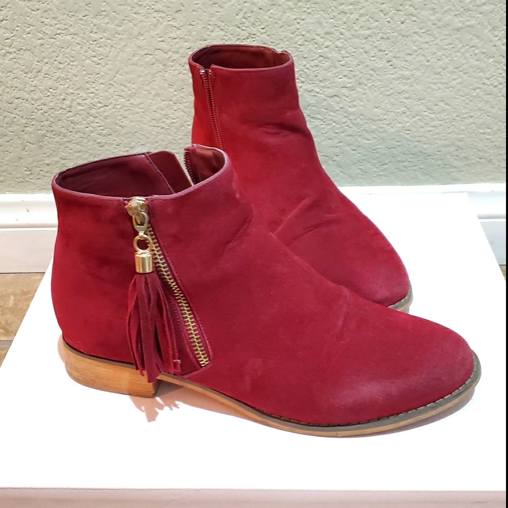 Flat boots